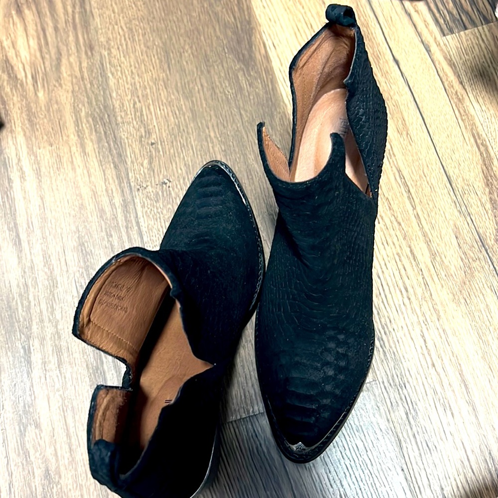 COPY - Stunning Jeffrey Campbell booties!